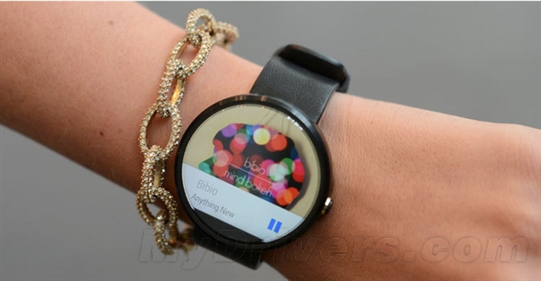 Moto 360۸...