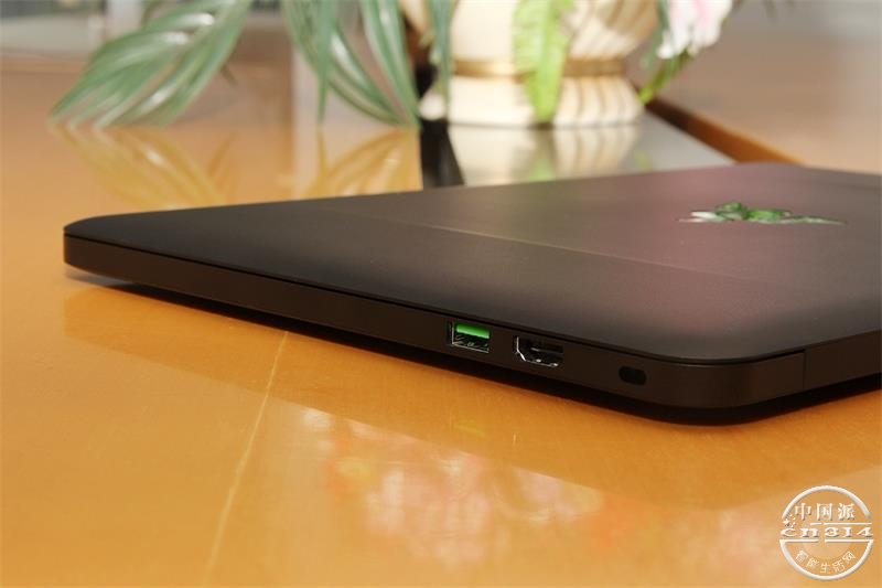 Razer Blade QHD+ 2015��