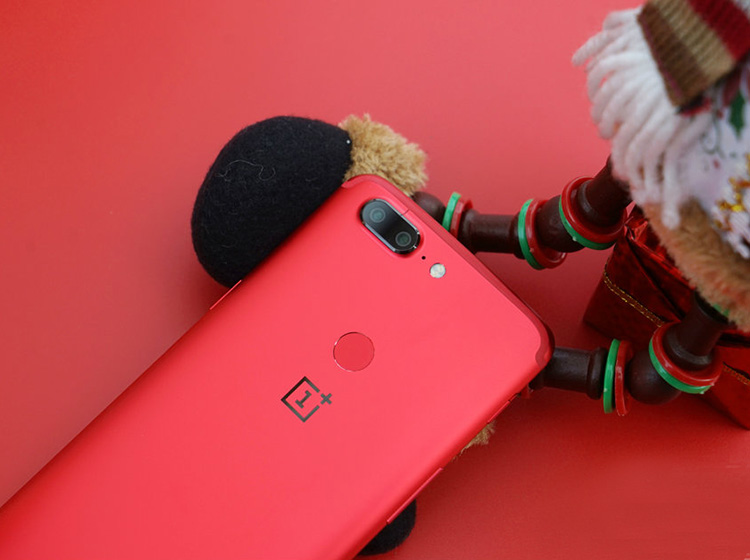 性感红色男女通杀 一加5T熔岩红与众不同