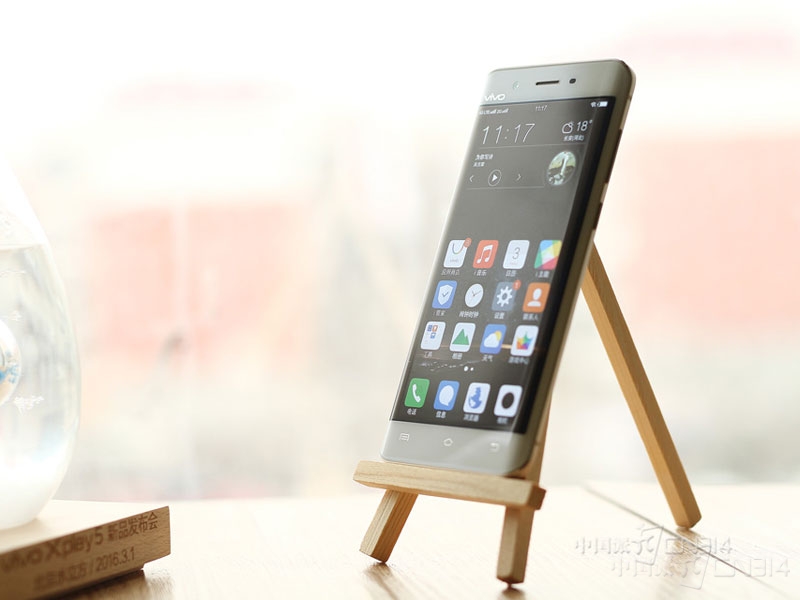 手机圈已经彻底弯了 但谁才是最美的呢?