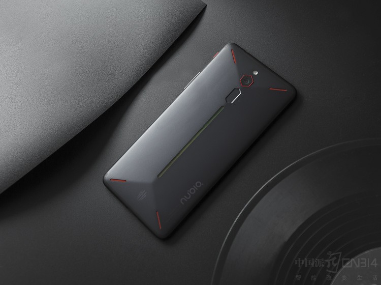 技术不行装备凑 想要吃鸡怎能没有红魔?