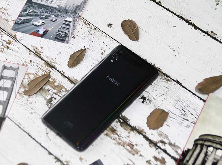 С��8͸��̽�����vivo NEX�Ա� ����˭��