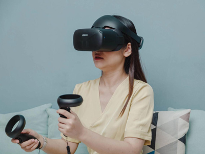 带上拯救者VR700 体验下一代的游戏体验