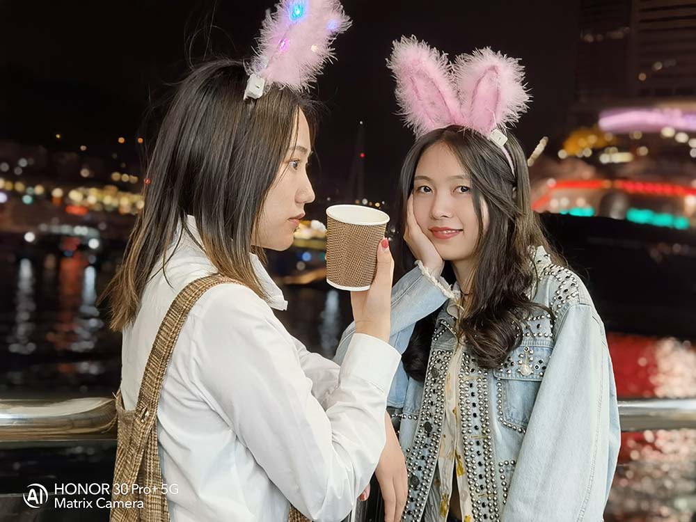 ������ҹ��Լ�� ��ҫ30 Pro+�ڻ�С���