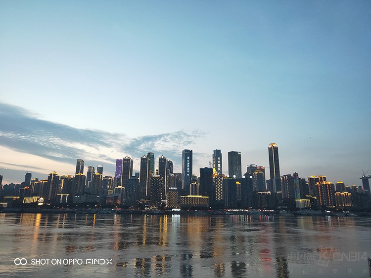 �۾�����ϵ�� OPPO Find X�µ�����ҹ��