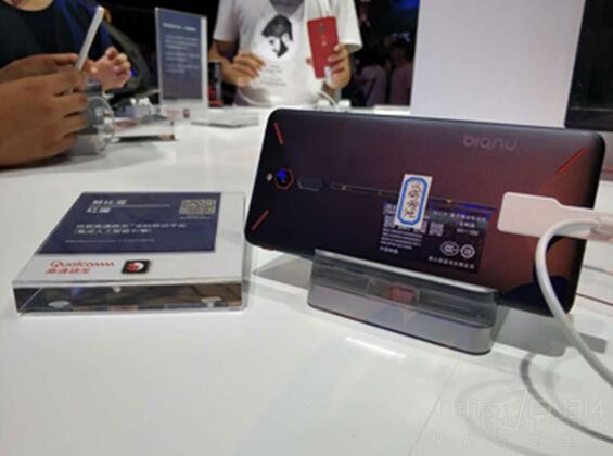 CJ��չ�����ۻ����� һ���ֻ���Ȼ������