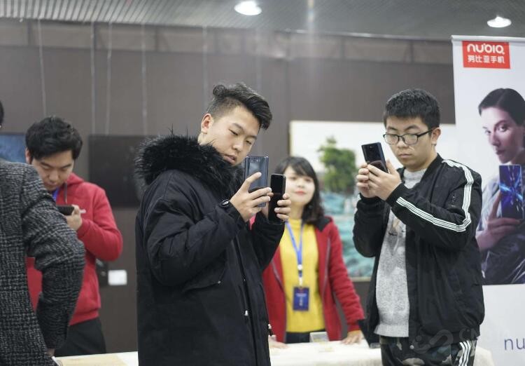 ����˿·Ӱ�������ϣ�Ŭ����X��������