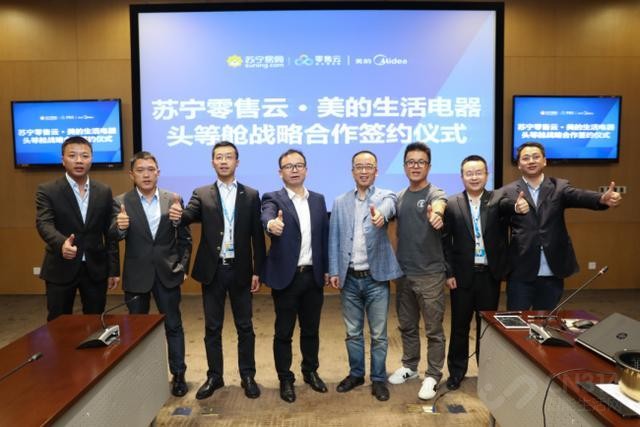 �����ְ��ϲ��ߺ����� ���鱳���к��ں���