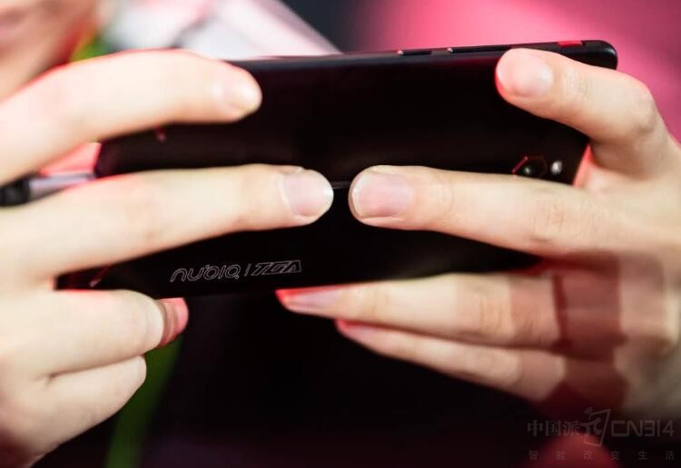 ������ױ����ħ ����Ϊɶ�ܵ�Ů���ǳ谮��