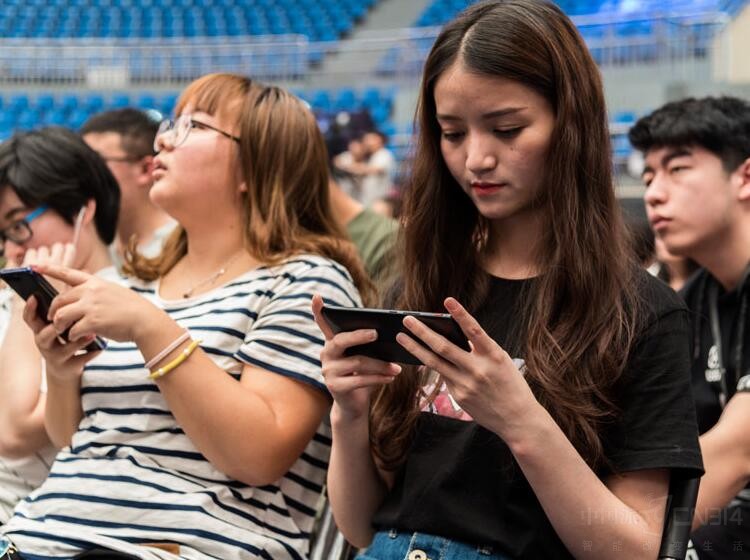 ������ױ����ħ ����Ϊɶ�ܵ�Ů���ǳ谮��