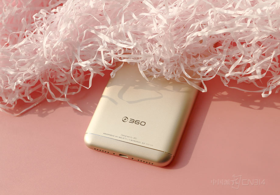 ��ɫ��360Ʒ��LOGO�Ѿ���ʾ��N4A�����ԣ���ζ������ֻ�������360�Ӵ����Ӳ����̬��ϵ������������֪�İ�ȫ����졢ʡ���360OSһ����N4Aͬ�����д��������ܵȴ�����ھ�