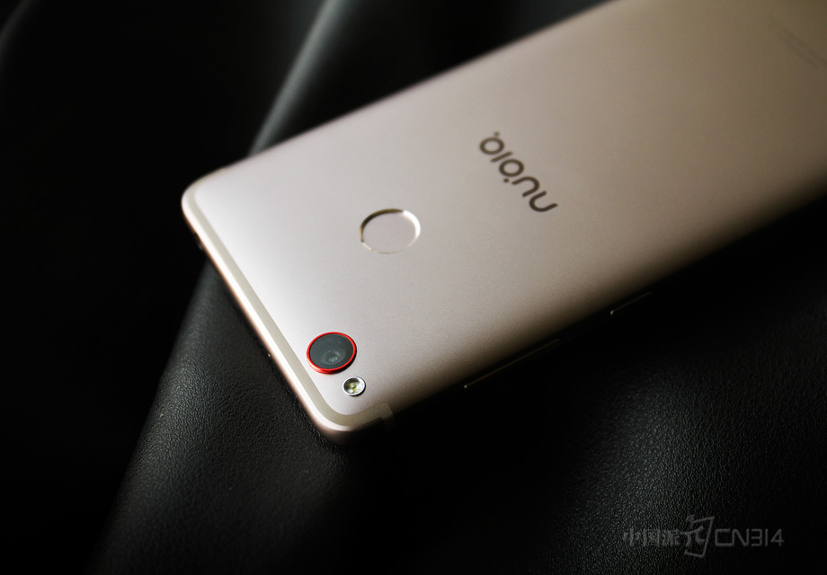 Ŭ����miniS��2300�����ص�׿Խ�����ٴ���ս�ֻ���Ӱ�ļ���,���䱸14nm�Ƴ̹��ո�ͨ�����˺�64λ�����ܴ�������