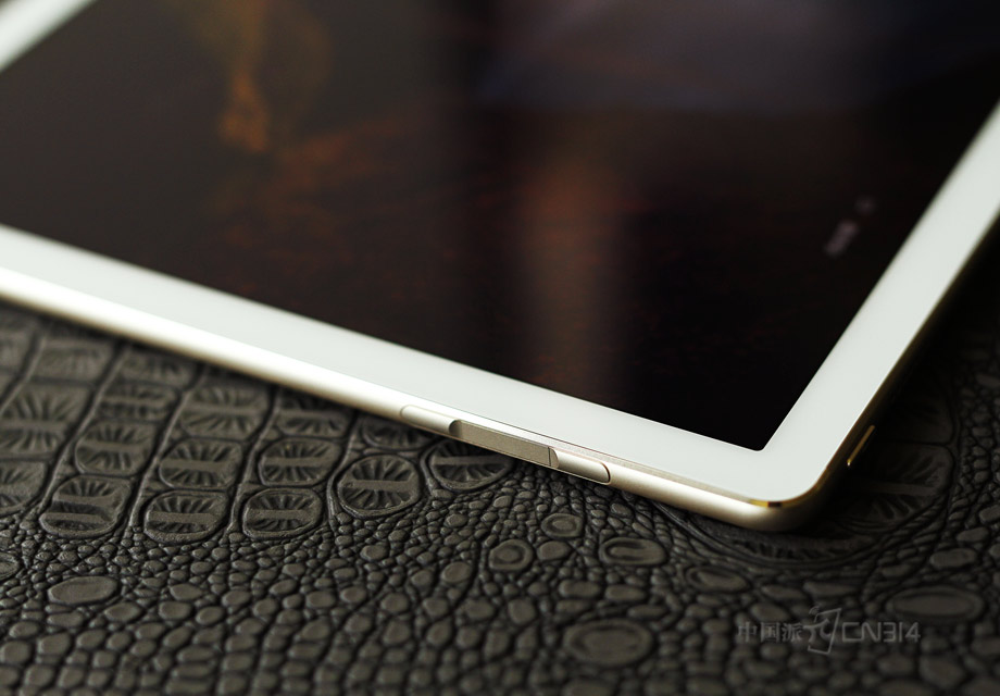  ֵ��һ����ǣ���ΪMateBook֧�ֲ�߰�ѹʽָ�ƽ�����