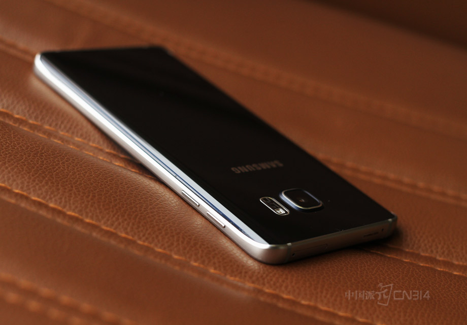 ������������������С���Ƽ��ֱ������ڻ����������࣬��ɫ��߿򱣳�һ�¡�