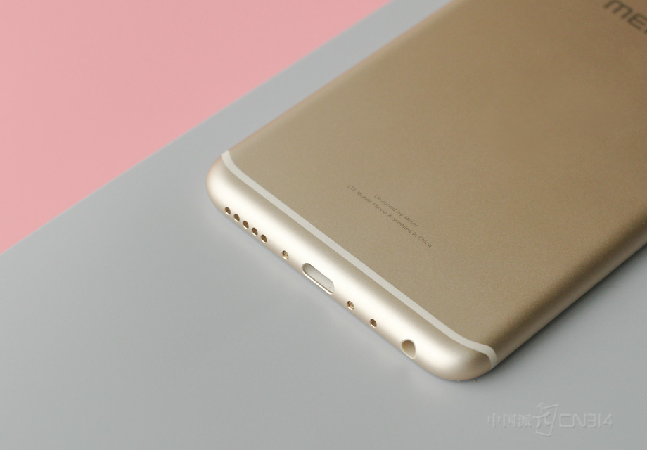 ��Զ����߿�����MX6�ײ��߿�Ŀ��׾ͷǳ����ˣ������������Ƕ����ס���˷硢Type��C�ӿں�������������ϸ�۲�ᷢ�֣����еĿ��ھ������˵��Ǵ�����Ϊ��ӷֲ��١�