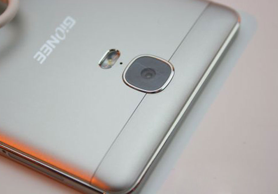 ����M5 Plus����1300������������ͷ��ʹ��image+Ӱ��ϵͳ�����ö�������ģʽ�����ṩ��ɫ������Ч��������֧�ֿ������ա����ܲ����������ֻ����������顣