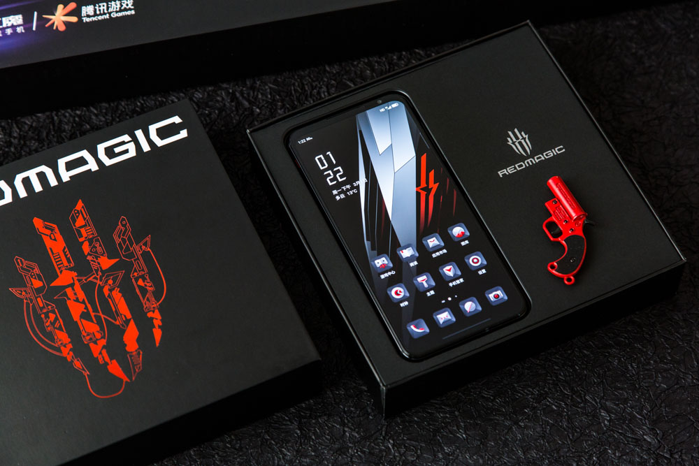 ѶħϷֻ6 ProĿǰҵߵ165HzˢAMOLEDʵÿˢ165֡棬ЧϷĿٺӰͬʱ6.8ӢFHD+AMOLEDȫΪṩõϷҰ