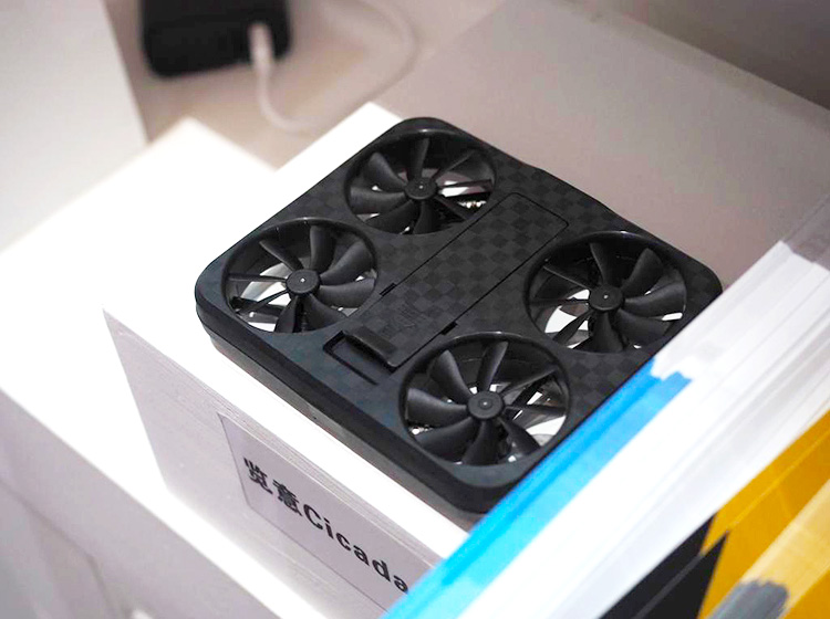 2018��3��8�գ�ȫ������ҵ缰���ѵ���չ֮һ��AWEչ�����Ϻ���Ļ����˵���ܼҾӡ�ȫ���Ǳ��δ��ĺ����ȵ㣬��Ҳ�������Ƽ���ʮ��ķǼҾӲ�Ʒ�������ǵĹ�ע������˵�������ħ����������