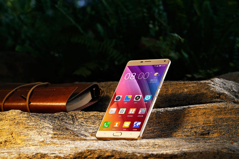 ����M5 Plus�������¶Գ���ƣ���ɫ����ɫ�������������硣