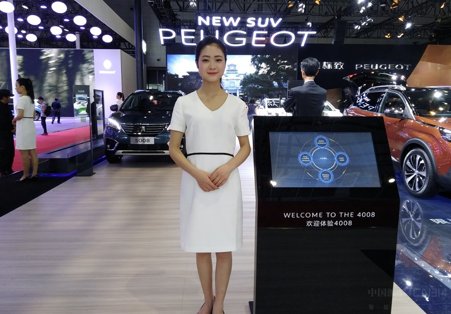 ����һͷ�ڷ�֮��,ȫ��ѩ��,�����������ס�