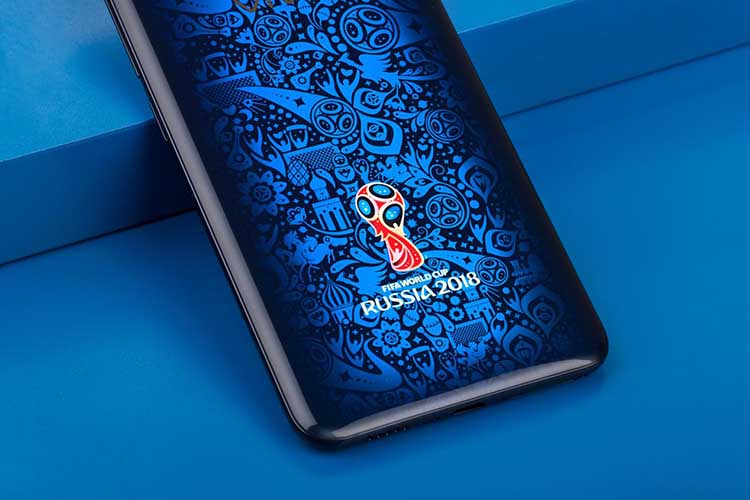 ��Ϥ���ڲ�Ʒ�з������У�vivoΪ�˳�������������Ӿ�Ч�������˲������⣺��ʵĴ����񱭵�΢����ӡˢЧ����FIFA���籭����ɫʹ�ù淶���������ƶ�Ĥ��Ľ���Ч�������еĶ�Ĥ͸���ȱ�����߲���Ӱ�컷�ƽ���͹��Ч���ȵȡ�