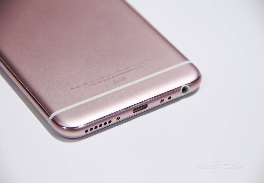 Բ�ε���Ͳ��������˿����׼���3.5mm�����ӿ�һ���ſ�����ͼƬ���Կ���X7�������ǳ�ϸ�壬���ʶ�����