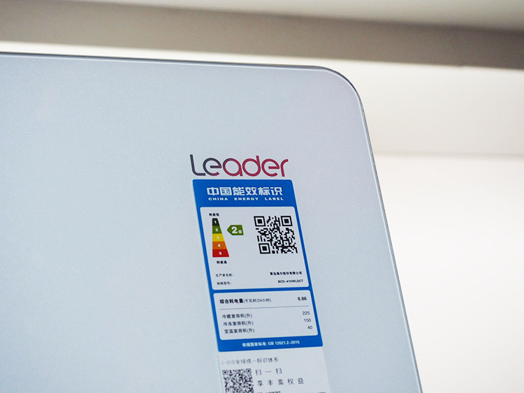 ����Ե��������˵Ľ�����������ͳ˧����ı�Ƶѹ�����ܹ��������䣬����������2����Ч������Ч���ã�����ʵ�־�������Ч����