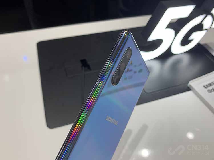 Note 10+ 5G�ĵ�������ﵽ��4300mAh������֧�����45W�Ŀ�䣬15W���߳�磬���ǻ���������������198g�������ǰ������Ʒ�������С��ش�Ľ����������������ֻ��õ����Ǳ���25W���������������Ҫ45W�Ŀ��ͷ��Ҫ���⹺��