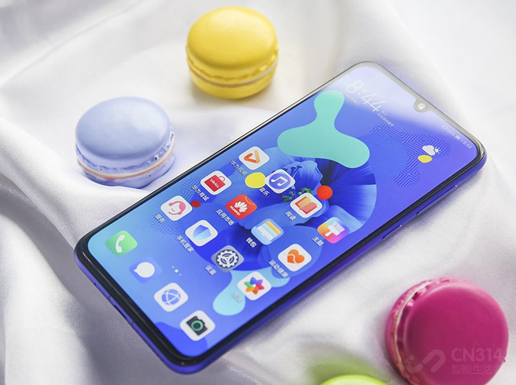 ���������ϣ���Ϊnova5 Pro��������980�������������ڴ�Ϊ8GB��֧�����µ�GPU Turboͼ�μ��ٹ��ܣ�������Ϸ���ܵõ���ǿ��������Ļ��������Ӧʱ�Ӹ��͡�����䱸��3500mAh��֧��NFC���ܣ��������������൱�������ˡ��������г���λ������ʮ��������ƣ����û�Ϊnova5 Pro��Ϊ��һ����ɶȷǳ��ߵ��ֻ���