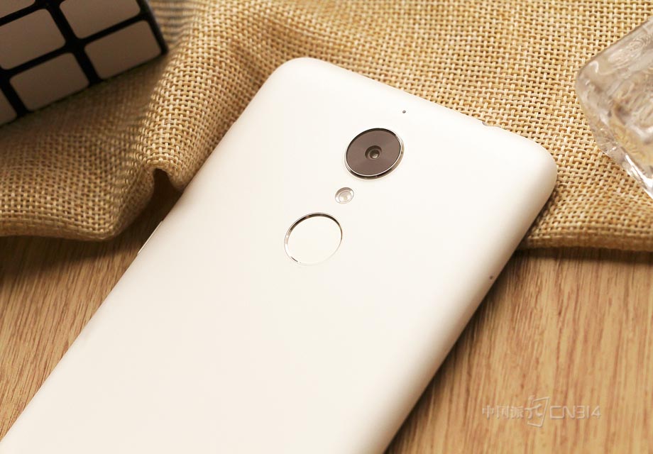 360�ֻ�N4�Ĳ�����1300������������ͷ����Ȧͬ��ΪF/2.0��ָ��ʶ��ģ�鰲������������ͷ�·��������Ե�ͻأ��