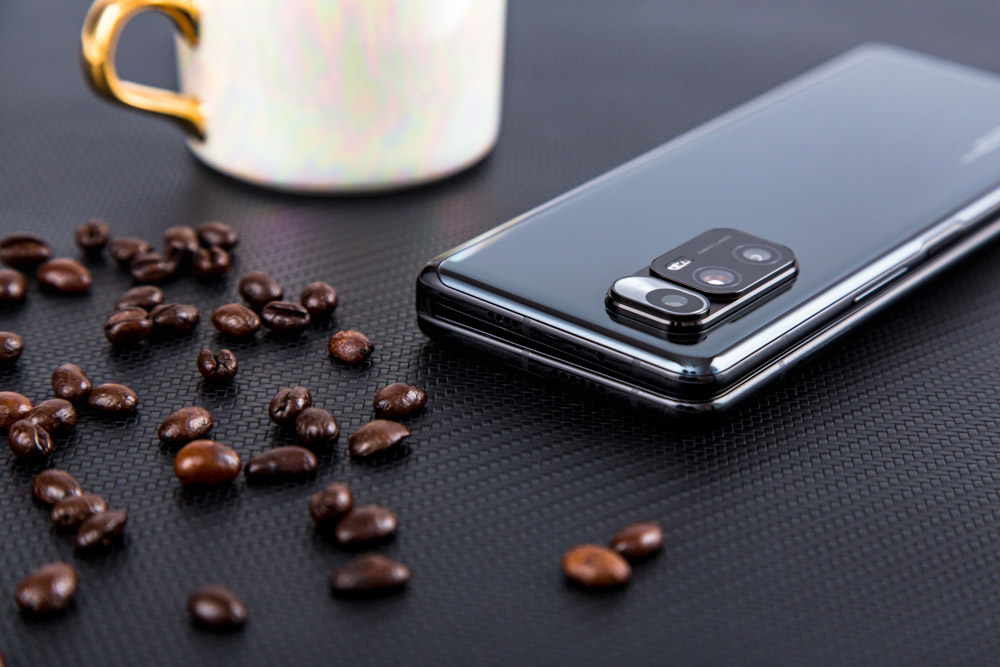 ���⣬MIX FOLD С���۵�����Ӱ��ϵͳ���滹�����������з�������C1����ISPоƬ������߸ߴ������ܡ��͹�������ڴ�ռ�á����⣬��Ϊ��������C1����ISPоƬ�ļӳ֣�MIX FOLD С���۵�����3A�㷨������Խ��ȷ��涼�г�ɫ�����衣