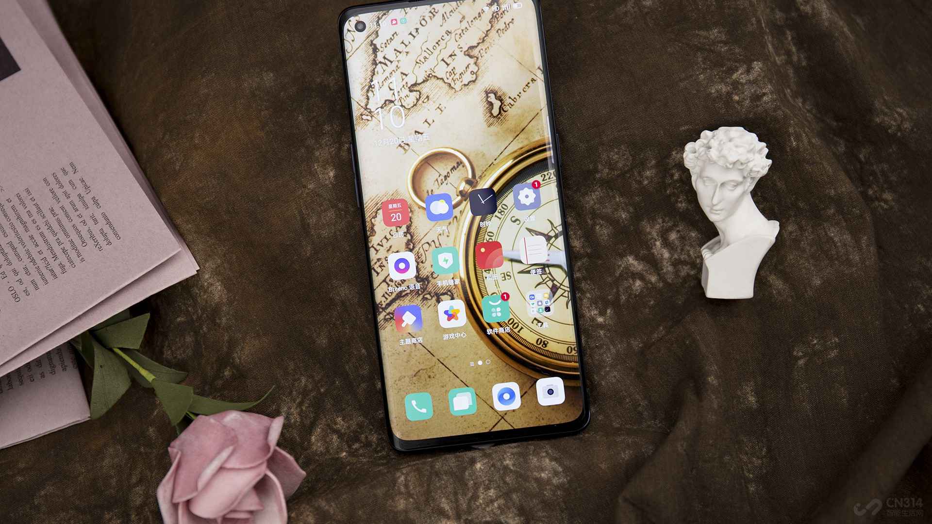 �����������Ҽ������Ҳ�������»������㣬�������Ļ�����ɵ���ۡ�˫ģ5G�ȴ����˳���ʹ�õ����顣���⣬��Ϊ5Gʱ�������ų�������Ƶ����ʹ�������Ҳ��Reno3 Pro��ǿ���Щ��������ҵ������5G�ֻ�������һ�����ữ��5G�ֻ�������������һ����������ʧ���ġ�