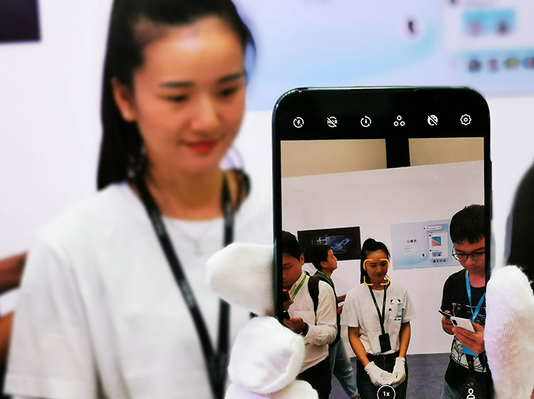 ���ܷ��棬����16s Pro������������˫����ҹ��ģʽ��2.5���׳�΢�����㣬��֧��Ӳ����AI����ʶ�����۰��컹�ǰ�ҹ�����־��ܳ���Ƭ��