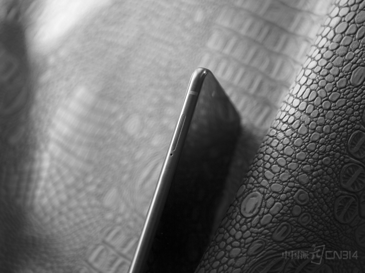 ����ϲ�����ĵ����������������С��Note3�����Ե�һ����ǲ�����1600�����ص�ǰ������ͷ����������AI�����㷨����ͼ�����ԣ��������һֱ�Ĵ��������¹���