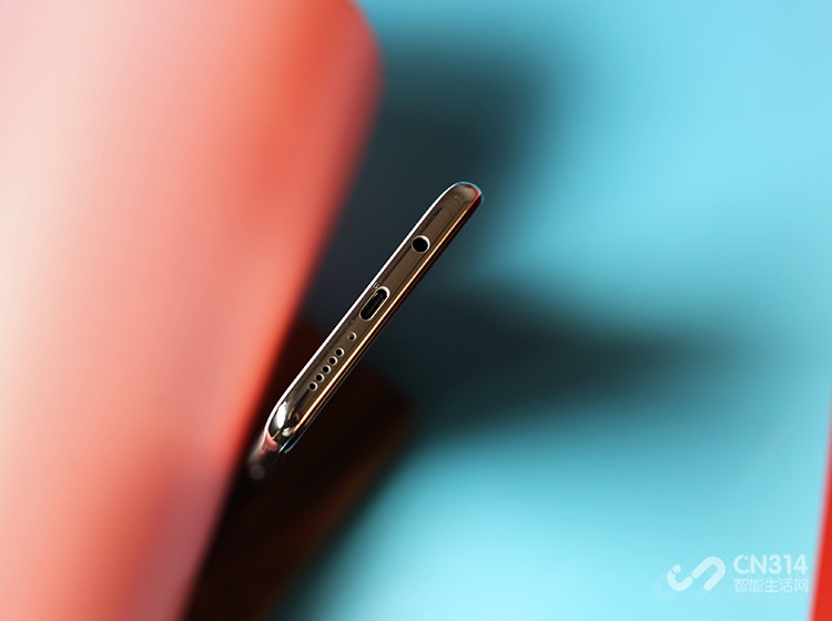 �������棬Redmi Note8 Pro������һ��4500mAh�ĳ���������أ�ͬʱҲ֧��NFC���ܣ�1399Ԫ�����ۼ�ʹ������ֻ�ӵ���˼�Ϊǿ�����Լ۱ȱ��֣��ǳ�ֵ�����֡�