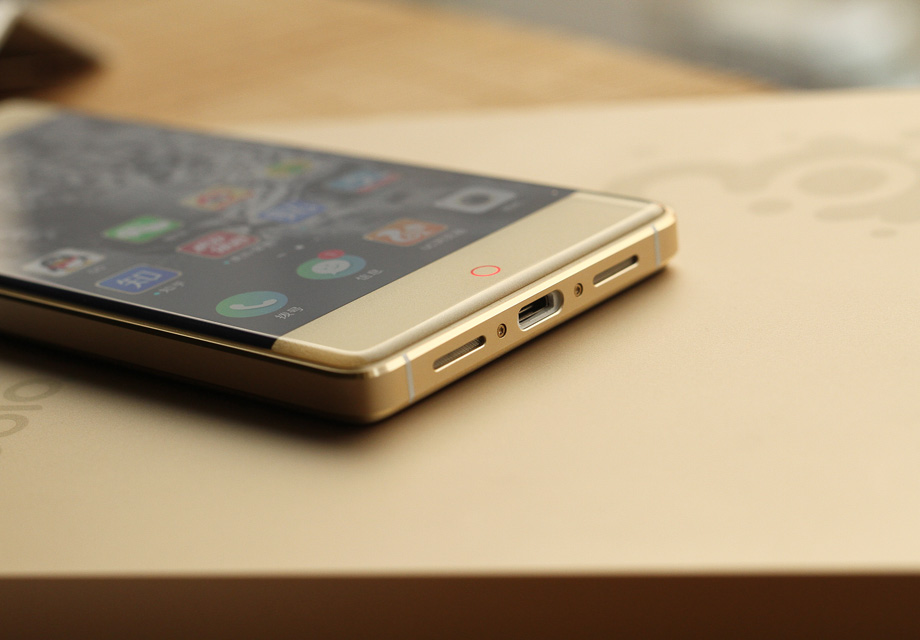 Ŭ����Z9����������ײ�ӵ��ͨ����USB�ӿں�˫��������