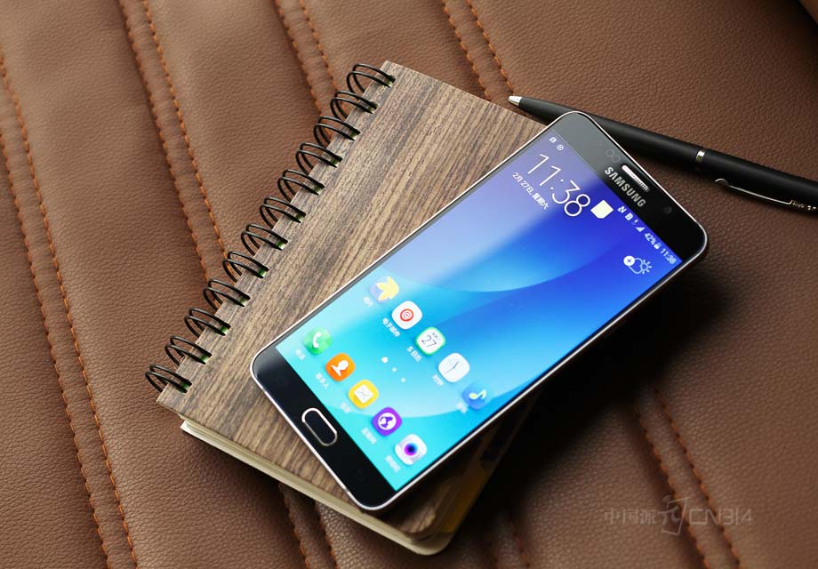 ����Galaxy Noteϵ��һֱ�ƶ��Ű�׿�����ֻ��ķ�չ��ǰ�����������г��������õĿڱ�������ε����³�Ա����Galaxy Note5һ���������Ǳ���������