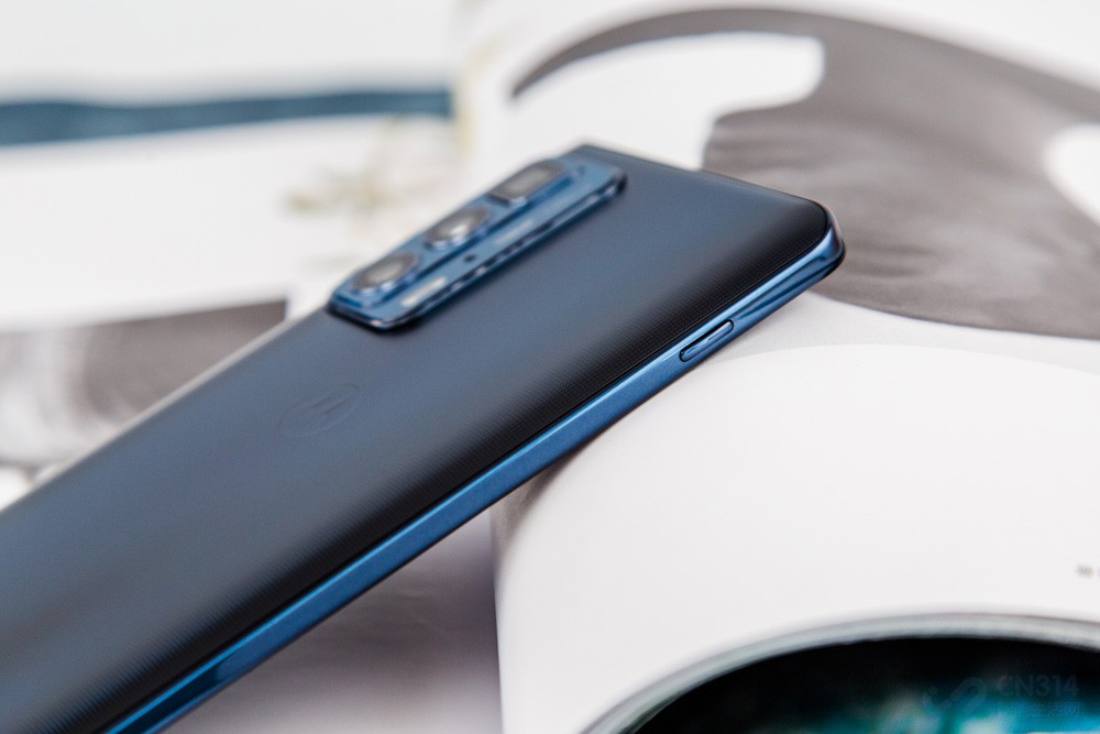 ͬʱedge s proĦƷһ򣬸ûõReady For 2.0ЭͬʵȫʹʾӡͶӰǡԵ豸ͨMiracastߴСֱƶ칫ĻȻƣûµʱ洦ܿʼ