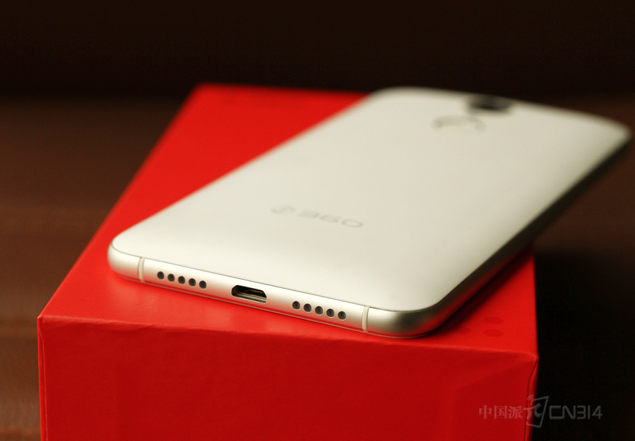 �ײ��߿��Ǻܳ����Ĳ��֣����������������߽ӿڡ�