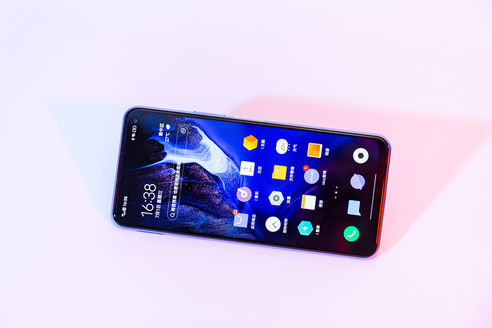 iQOO Z1xʾLTMֲɫӳ似ܷ䲻ͬʾݣڶԱȶȣȫֻۣΪʹߴʵӾ顣