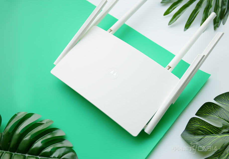 Ħ·��M2�̳���ǰ����Ʒ����Ʒ����ӱ�Ļ��ι�����ƣ�����ӵ�����������������·��������ʶ�ȴ�������������ϵĸ߹⻨�Ƶ���Ʒǳ����͵���ֻ�����ǽ������ڵƹ���ת��֮ʱ�����Ż��������֣��Եþ�������� 