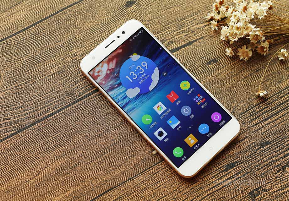 N4S����2.5D�Ļ��沣����������п������νӣ���Ч�����ƽ�沣�������п������ֵ����⣬ ͬʱʹ����������Ȼһ�壬�����Ӿ����ܡ�������Ļ������ϸ���и�ʹ�ĥ������ӯ�������ˮ�Σ�Բ��ʧ������