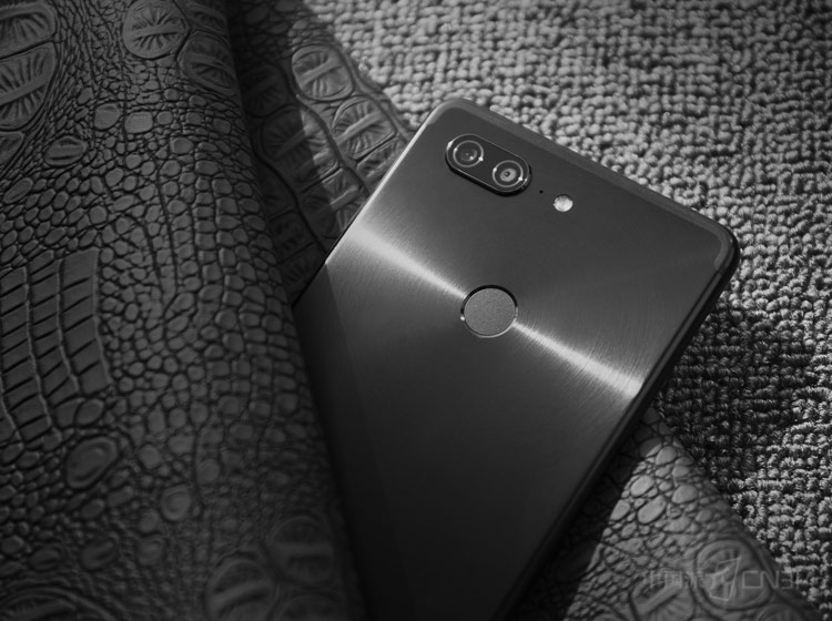 �������棬����M7����1600W+800W����˫����ͷ��˫ɫ������ƣ�ָ��ʶ��ģ�顣����M7�䱸��������P30��������Ҳ�����������״����ࡣ