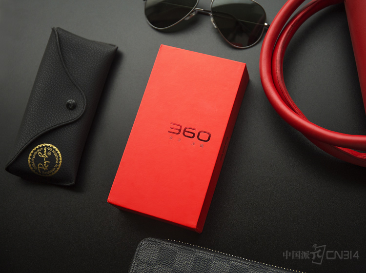 360�ֻ�Vizza�İ�װ����������360�ֻ������ɫ�Ĵ�ͳ����һ�ۿ���ȥ�ǳ����ۣ����˿���һ�۱㲻�����ǡ�