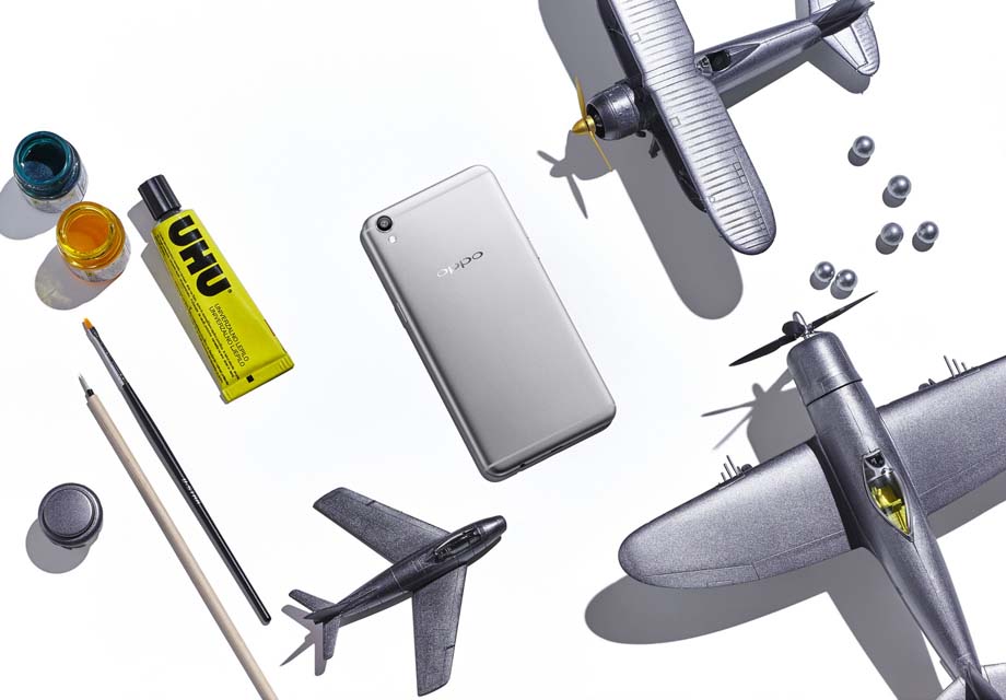 ��Ϊ��Ҫ�ó�ȥʹ�õĲ�Ʒ�������ֻ��������ɫ̫�����ƿɲ��У�ֻ��������������ܸ������������á��м�����ͨ�Ļ�ɫ���ڳ��ư�����OPPO���ʦ�󵨳����ڽ�����ɫ�����м���1%�ĳ��غ죬����30����20��εĵ��������ڵ�����������ѩ�һ�ɫ������ҵ���ײ�����������ѩ�һ�ɫ�������OPPO R9ѩ�һҰ������ɫ��������