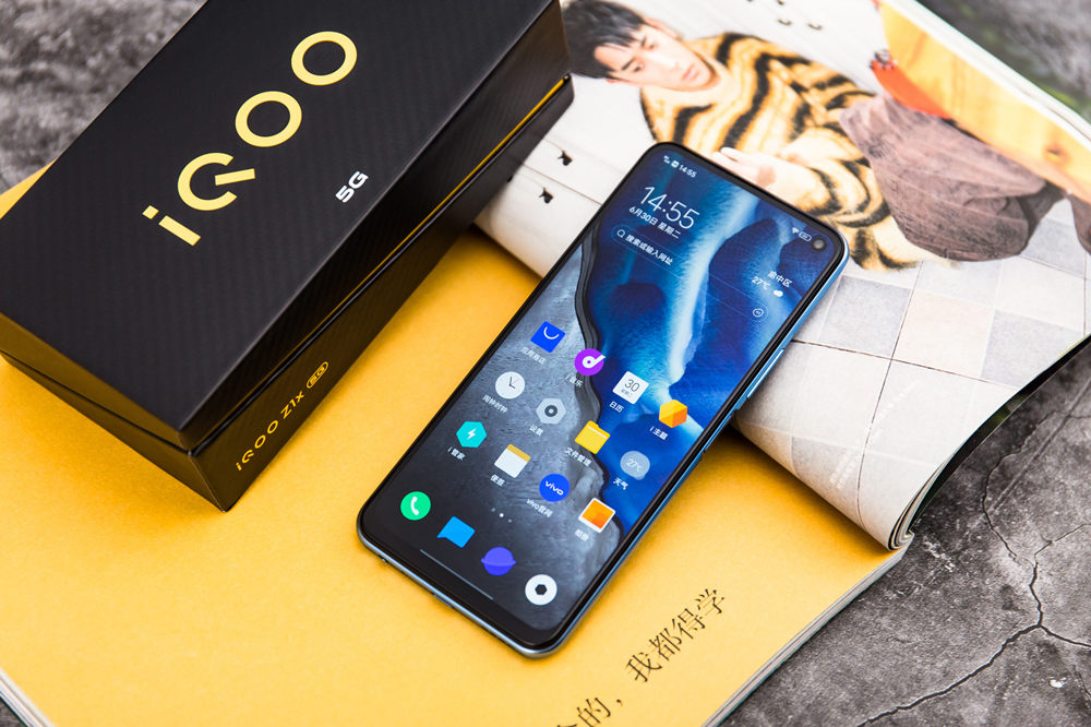 iQOO Z1xһ6.57ӢLCDʾֱΪ2408*1080أˢʸߴ120HzˢҲⲿֻ֮һͬλôˢʵĲƷ