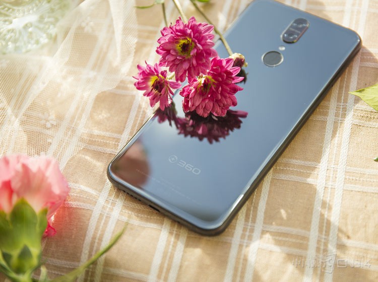 ����360OS 3.0������Ҳ�Ǿ޴�ģ����ӹ̰�ȫ�����⣬����������Ϸ������������ɨһɨ��������ֵȹ��ܣ�Ϊ��Ҵ�����һ�����ֻ��������顣