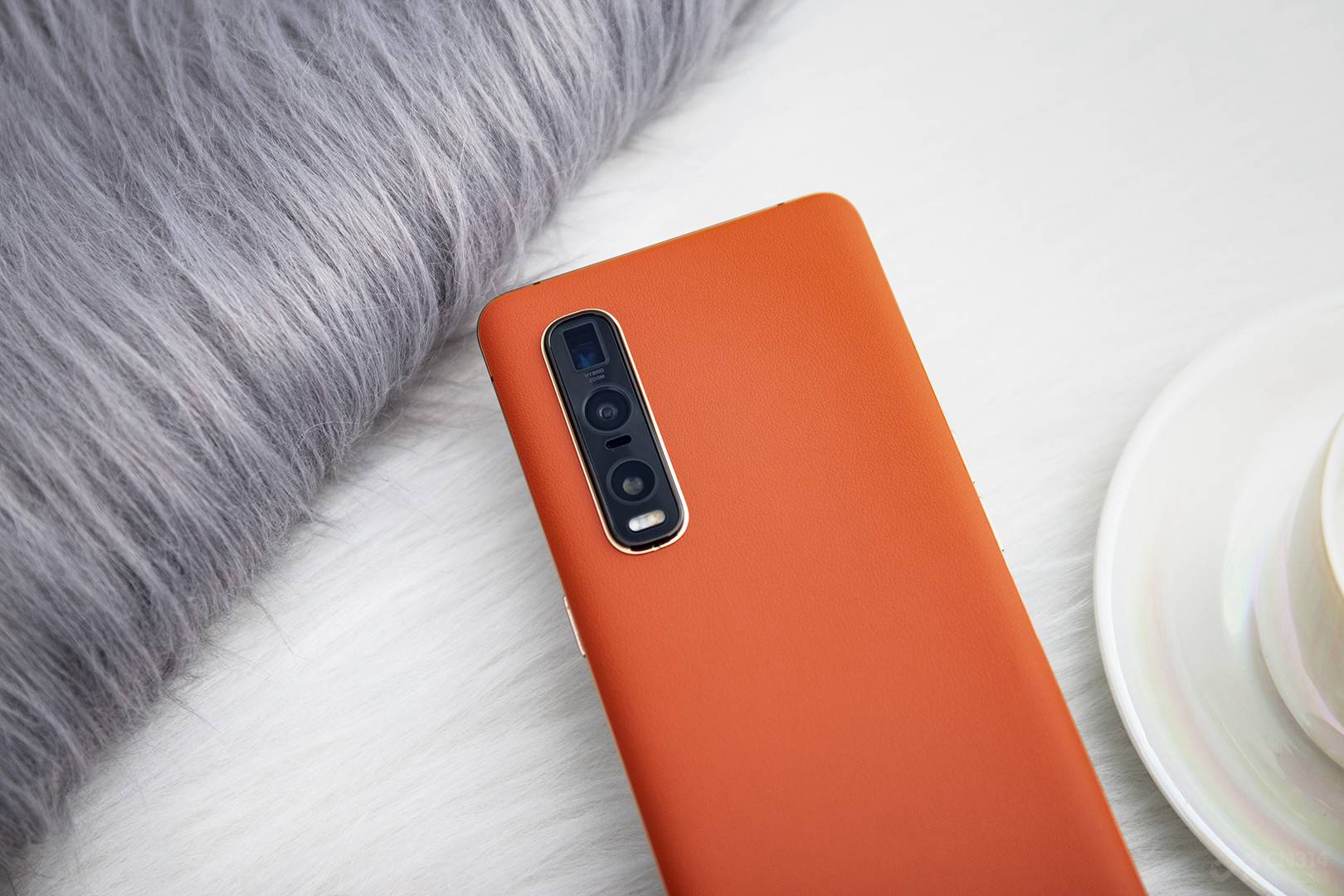 ��������ͷ���棬ʹ����1300�����س���+4800�����ع��+4800����������+����ɫ�´�������ǰ������ͷ����������Ϊ3200�򡣳����Ƚϸߵ����أ�OPPO Find X2 Pro֧��10����Ϲ�ѧ�佹������Ϲ������ͷ�����������ճ��󲿷���Ӱ������