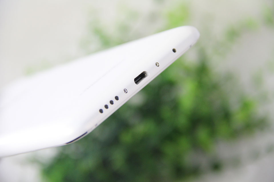 �ײ��м�λMicro-USB���ݽӿں����������Լ���˷硣