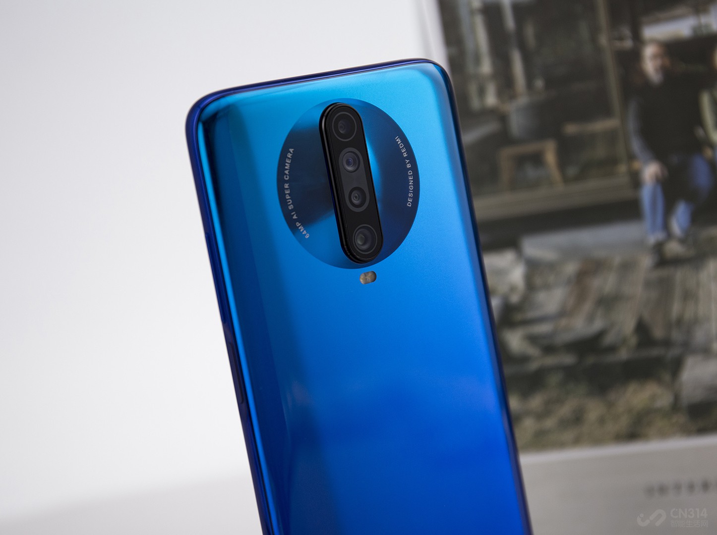 ���շ��棬Redmi K30ϵ���׷�������6400������IMX 686 COMS�������1/1.7Ӣ��Ĵ�״�������֧�������ĺ�һ�������ܹ���Ч���������������ȡ���õ�����Ч�������⣬Redmi K30��������800�򳬹�ǡ�200��΢���200���ͷ�����������ճ��������г������㳡����